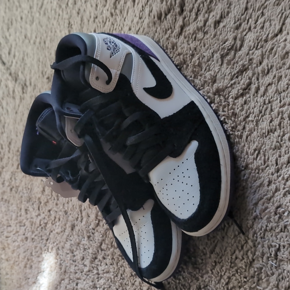 Jordan 1 Mid Varsity Purple